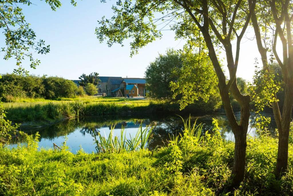 La Ferme Du Golf, Gite Atypique Et Artistique Lancieux Eksteriør billede